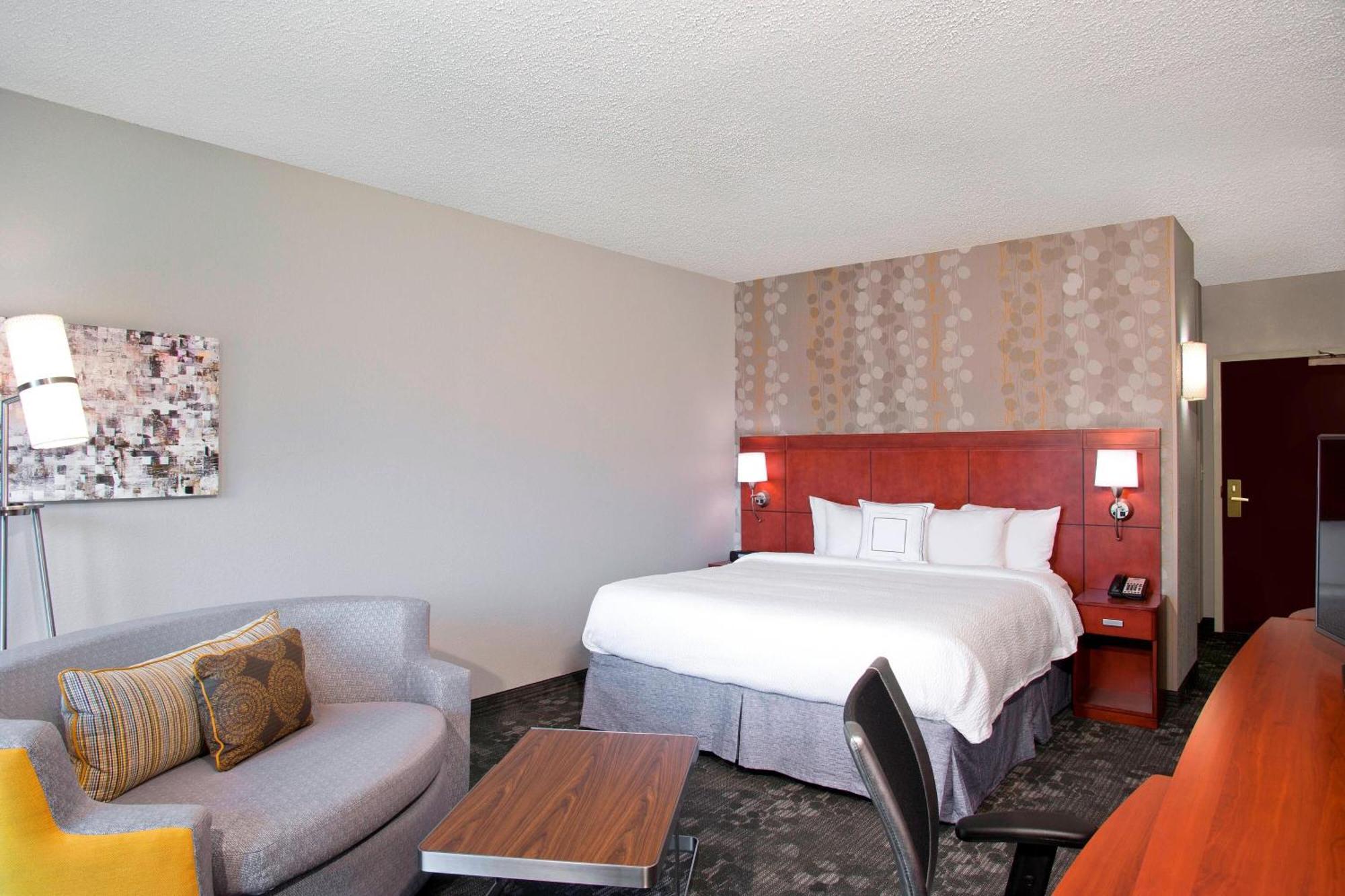 Courtyard By Marriott Charlotte Ballantyne Екстериор снимка