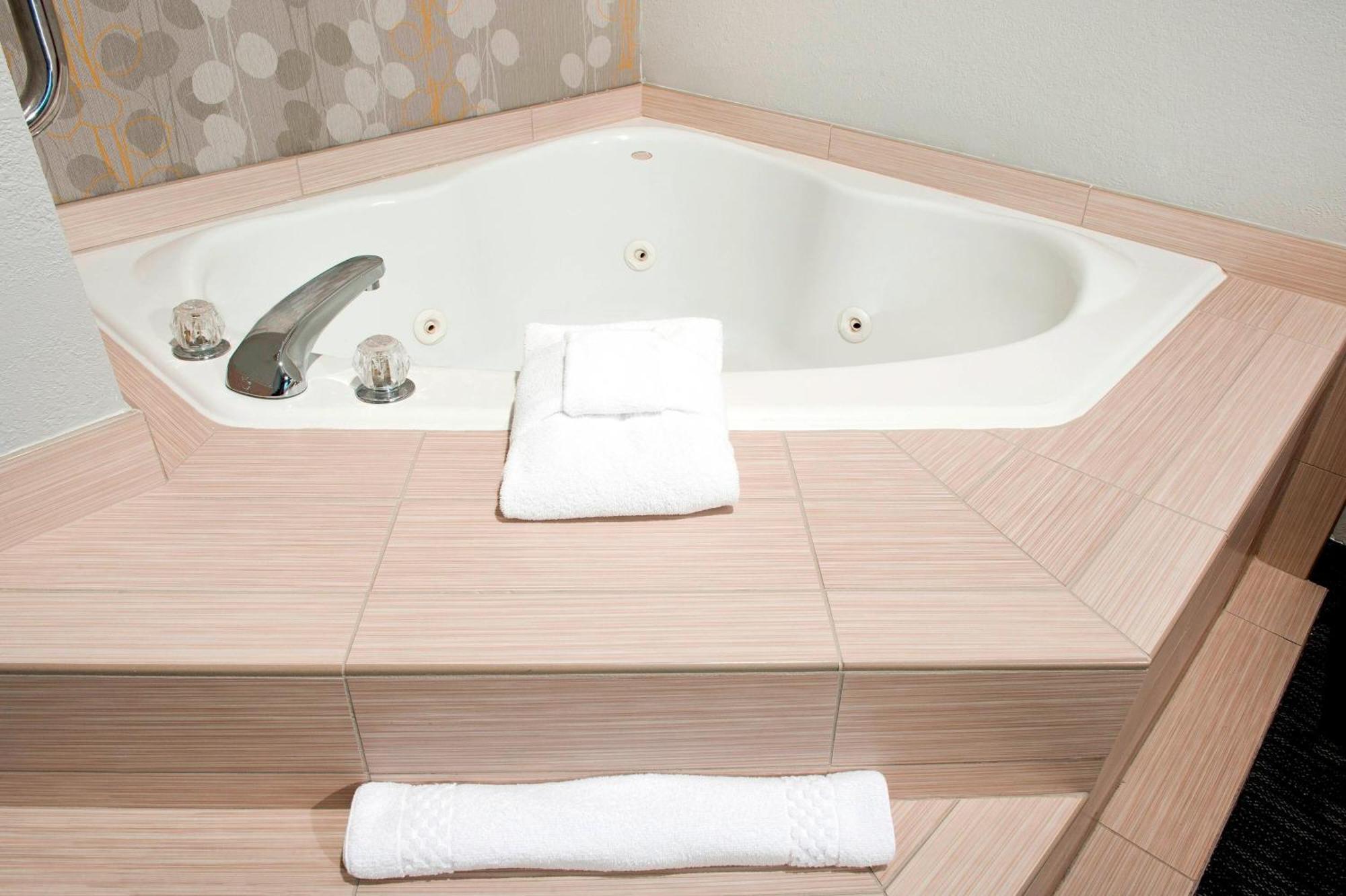 Courtyard By Marriott Charlotte Ballantyne Екстериор снимка