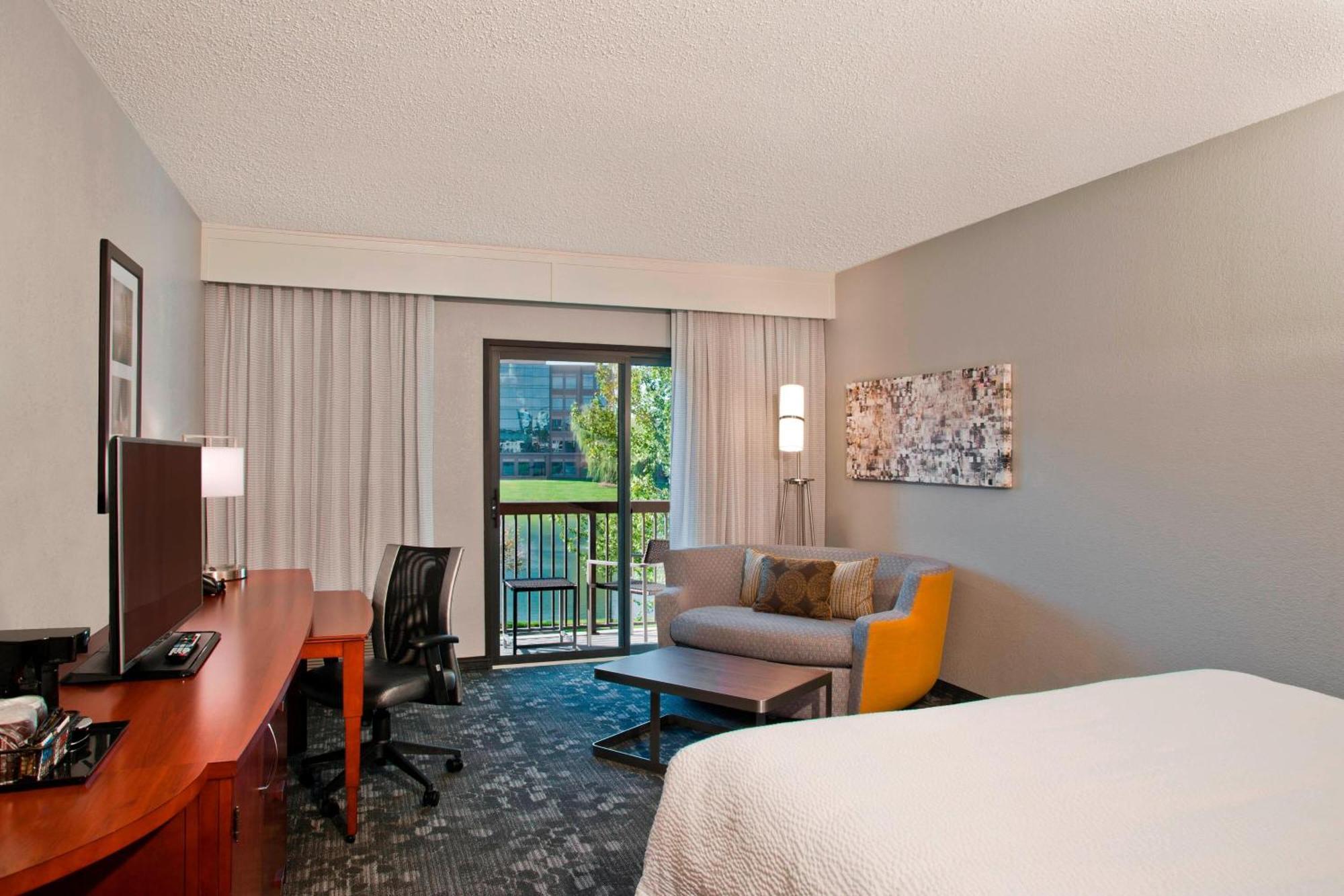 Courtyard By Marriott Charlotte Ballantyne Екстериор снимка
