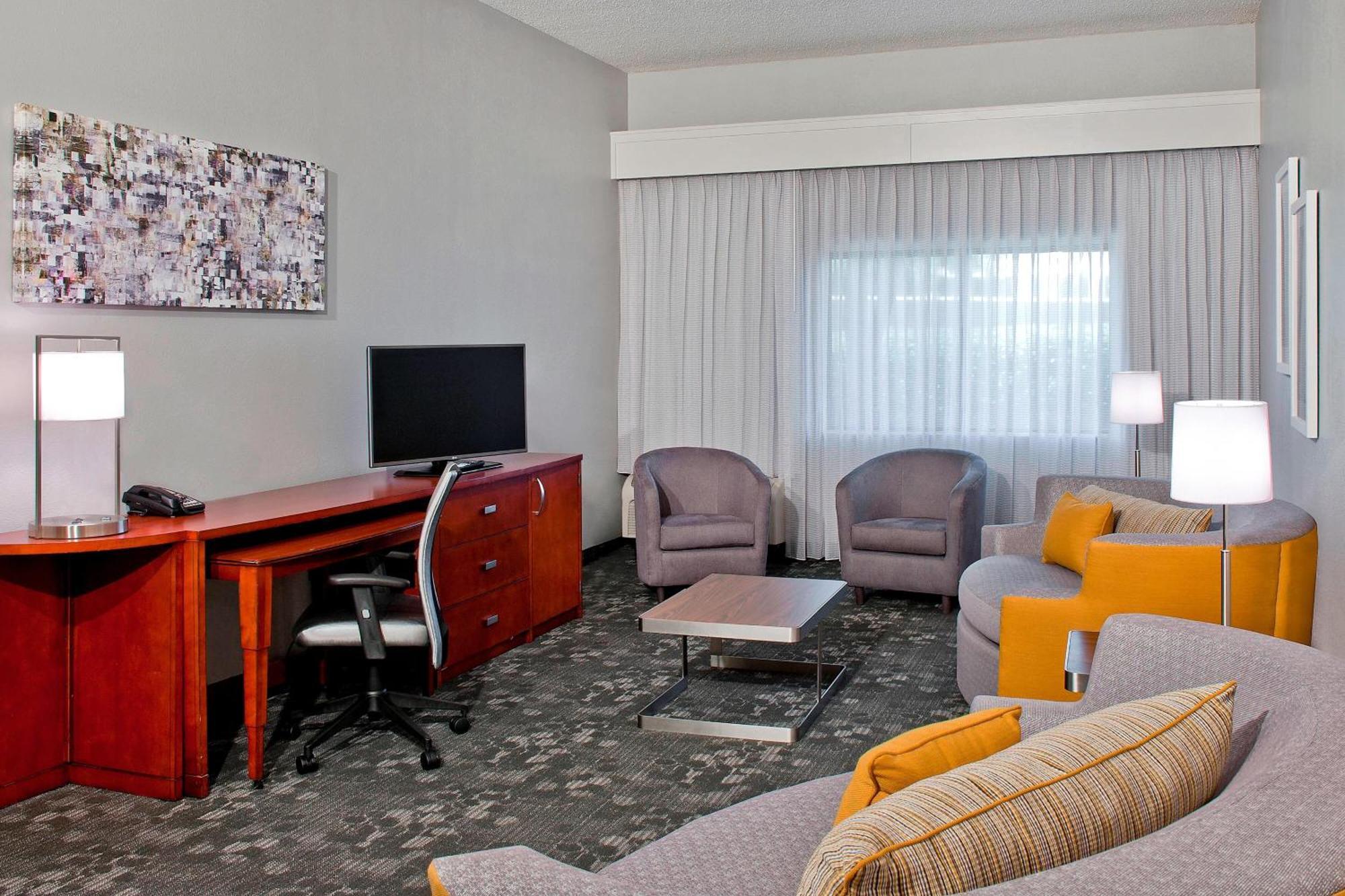 Courtyard By Marriott Charlotte Ballantyne Екстериор снимка